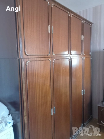Голям четирикрилен гардероб с надстройка – много запазен