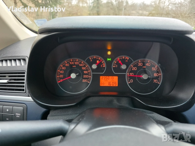 Fiat Punto 1.2i, снимка 13 - Автомобили и джипове - 52640084