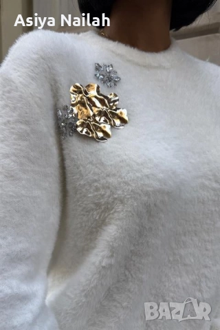 Дамска бяла блуза с златиста брошка и камъни – елегантен модел, снимка 5 - Блузи с дълъг ръкав и пуловери - 52792630