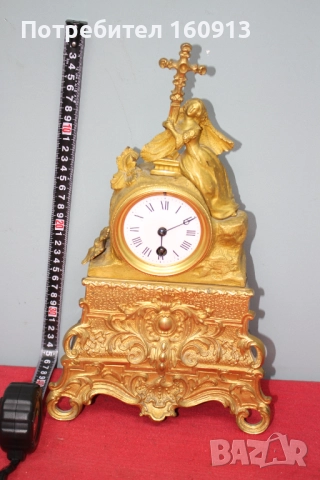 Позлатен бронз каминен часовник фигура жена религиозен кръст