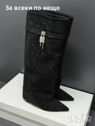 Givenchy Дамски Черни Високи Ботуши С Кристали И Декоративен Катинар Код SK2167