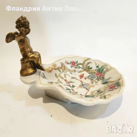 Порцеланова поставка с бронзов амур, снимка 4 - Декорация за дома - 49110633