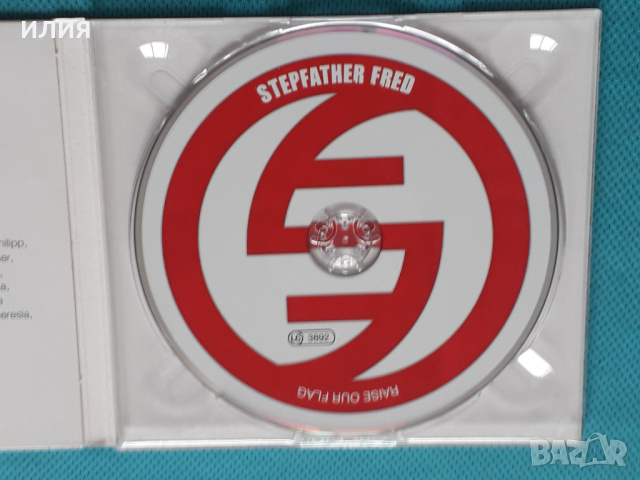 Stepfather Fred-2010– Raise Our Flag(Hard Rock,Nu Metal)(Digipak), снимка 5 - CD дискове - 44727488