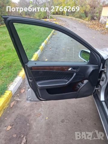 Мерцедес Ц200, снимка 10 - Автомобили и джипове - 52492938