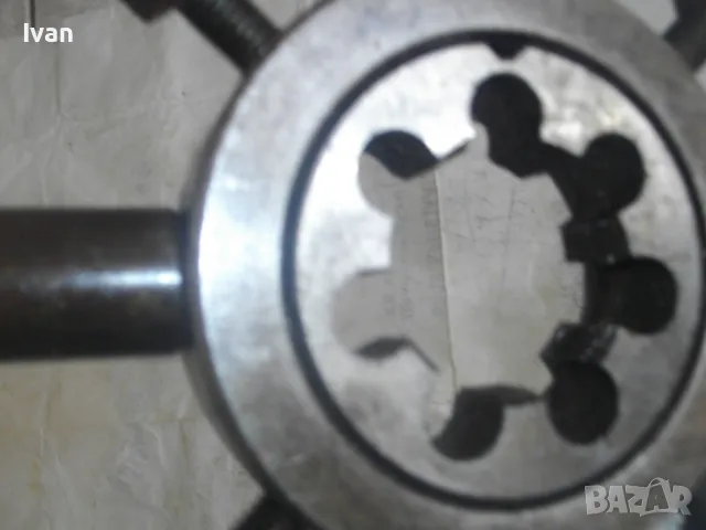 1 1/4" Цол Ръчна Резбонарезна ПЛАШКА за резби тръби с държач НОВА Немска Метрична Цолова 90см/3,2кг, снимка 15 - Други инструменти - 47318683