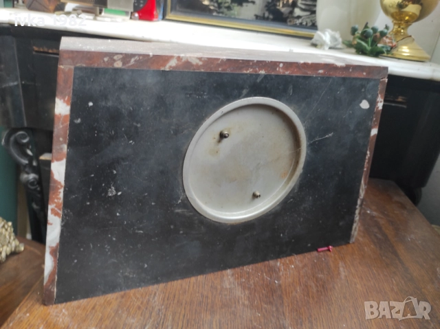 Настолен часовник , снимка 2 - Антикварни и старинни предмети - 51941885