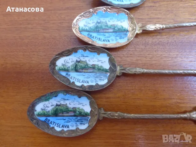 Сувенирни лъжички с емайл Братислава , снимка 2 - Антикварни и старинни предмети - 48855997