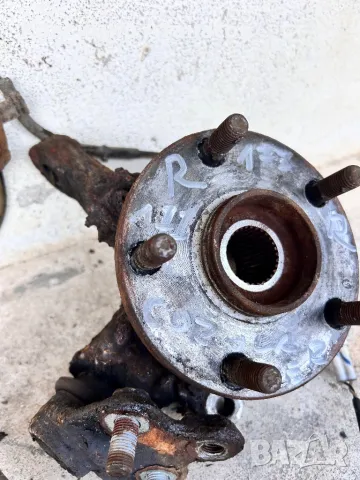 Шенкел главина преден десен за Тойота корола версо. 2.2 D-CAT. 177кс. 2006, снимка 2 - Части - 48852747