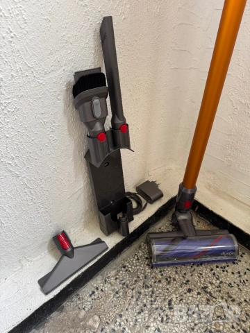 Dyson V8 Absolute – Безжична Вертикална Прахосмукачка, 425W, до 40 мин!, снимка 3 - Прахосмукачки - 54357680