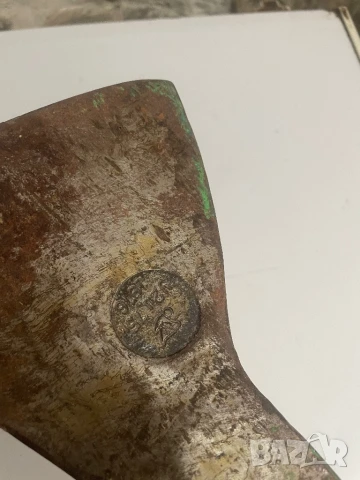 Стара брадва с маркировка, снимка 3 - Други ценни предмети - 51207315