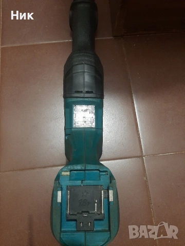 Саблен трион Макита, снимка 4 - Триони и циркуляри - 52641136
