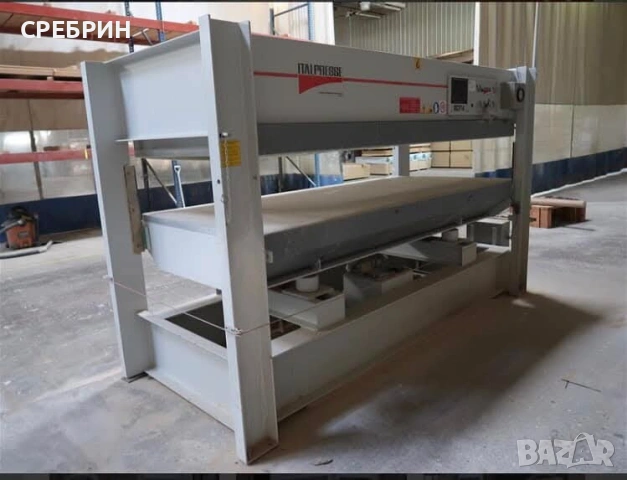 По заявка като нова топла хидравлична преса с размери 3000 на 1300 мм нагряване с масло 