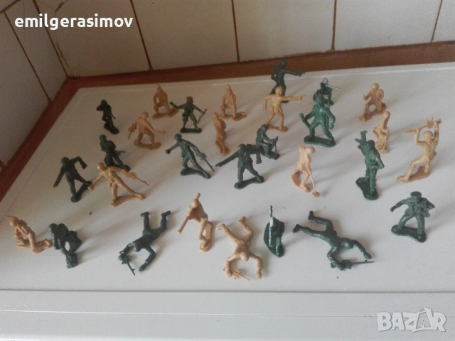 Пластмасови войници - 3 лота., снимка 12 - Фигурки - 54016959