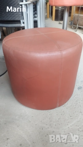 Табуретка кожена, снимка 3 - Дивани и мека мебел - 54160082