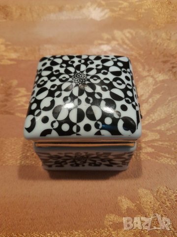 Стара порцеланова кутийка , снимка 5 - Антикварни и старинни предмети - 30991325