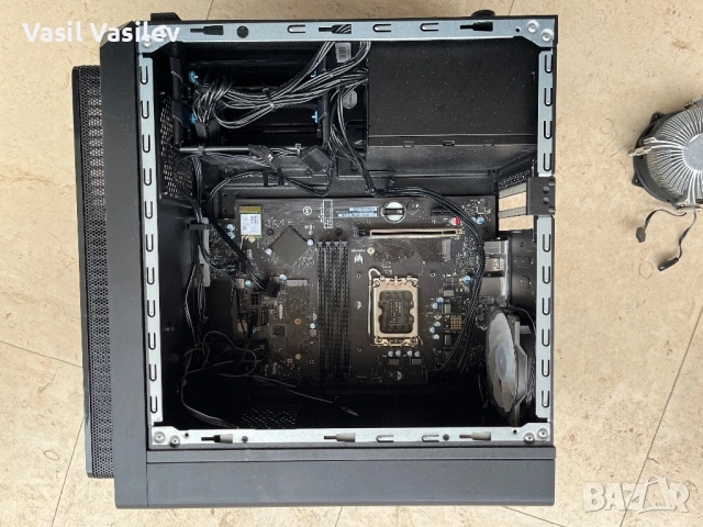 Дъно със захранване и кутия