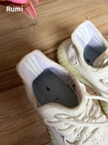 Оригинални маратонки Adidas Yeezy Boost 350 V2! 39 н, снимка 9 - Детски маратонки - 52179837