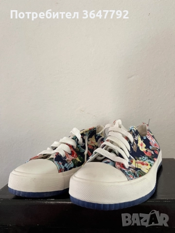 Дамски кецове