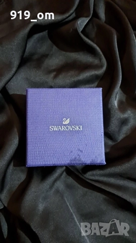 Оригинален комплект Swarovski - колие и обеци с кристали., снимка 2 - Други - 52878542