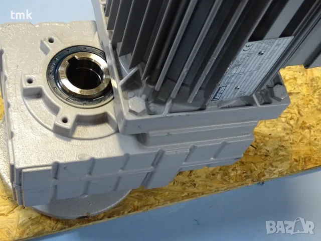 мотор редуктор с бъркалка Lenze 4481-Asten Gear Motor 0.75kW 23Nm, снимка 8 - Резервни части за машини - 55920312