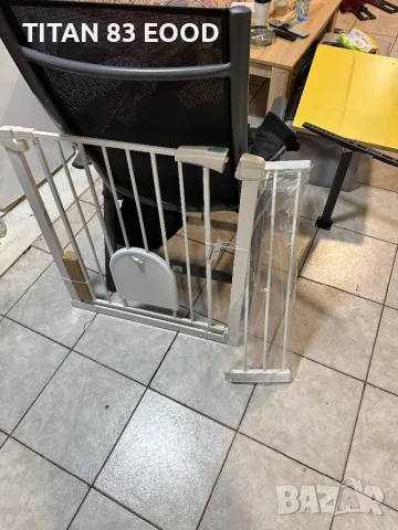 Froadp Door Safety Gate Бебешка стълбищна врата 95-105 cm, снимка 3 - Други - 49064240