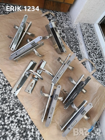 брави,дръжки, капаци и панти за врати