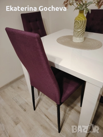 Продавам 4 броя трапезарни стола 