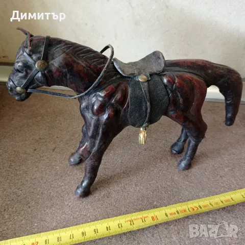 Ретро винтидж кон от естествена кожа – Колекционерска фигура (22 см)
