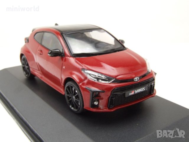 Toyota Yaris GR 2020 - мащаб 1:43 на Solido моделът е нов в PVC дисплей-кейс, снимка 7 - Колекции - 42719015