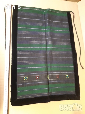 Автентична тъкана вълнена престилка , носия