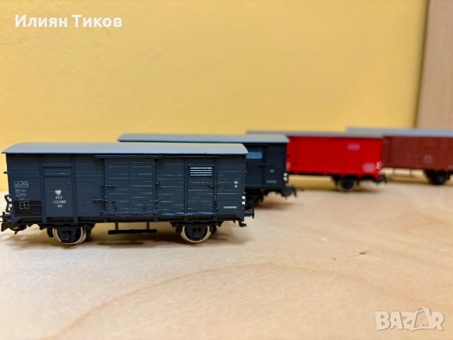 4 двуосни покрити товарни вагона Piko 1:87 HO влак, влакче