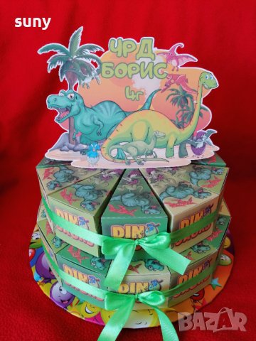 Картонена торта с Динозаври