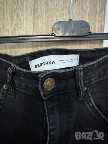 Дамски дънки Bershka, снимка 3 - Дънки - 56248585