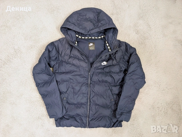 Олекотено яке на Nike