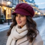 Елегантна зимна плетена шапка с козирка и камъчета, снимка 3