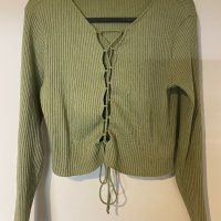 Zara къса блуза маслено зелена, снимка 2 - Блузи с дълъг ръкав и пуловери - 42629194