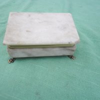 Мраморна кутия с метален обков, снимка 1 - Декорация за дома - 35042240