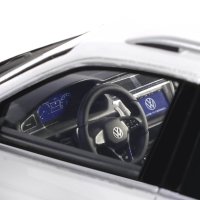 VW Tiguan R 2021 - мащаб 1:18 на OttoMobile моделът е нов в кутия, снимка 10 - Колекции - 44490838