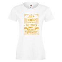 Дамска Тениска JULY 1962 60 YEARS BEING AWESOME Подарък, Изненада, Празник, снимка 5 - Тениски - 37085501