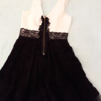 Богата уникална черно и бяло стилна рокля къса с много богата долна част, елегантна ,скъпа материя, снимка 16 - Рокли - 37258618