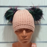 Нова зимна розова дамска шапка с 2 цветни помпона/пуха , снимка 7 - Шапки - 30961836