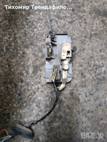 брава за предна дясна врата ланчия федра, пежо 807, ситроен ц8, фиат улис 2003г, снимка 1