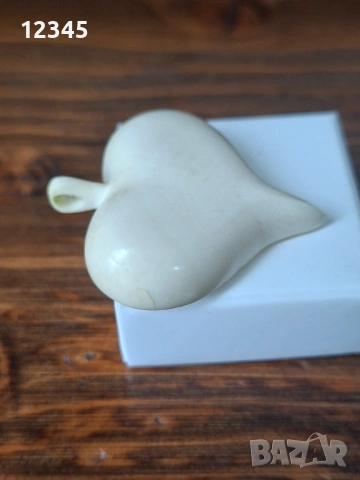 Стар медальон/висулка слонова кост