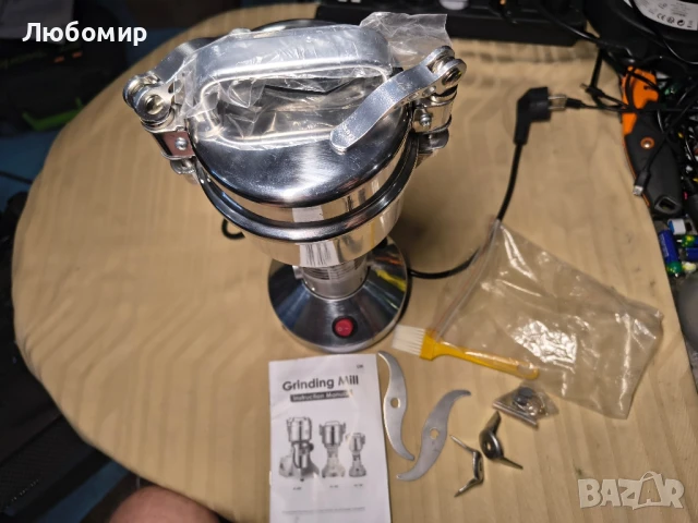 мелница от неръждаема стомана Подправки Билки Зърнени храни за смилане на царевично брашно 150g , снимка 3 - Аксесоари за кухня - 50753668