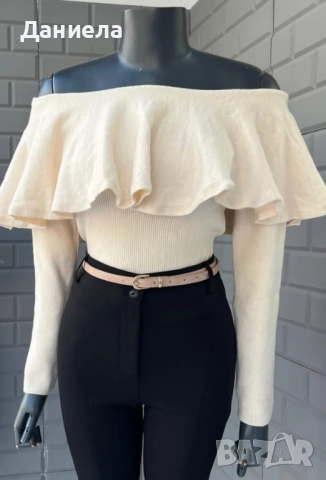 Блуза с голи рамене