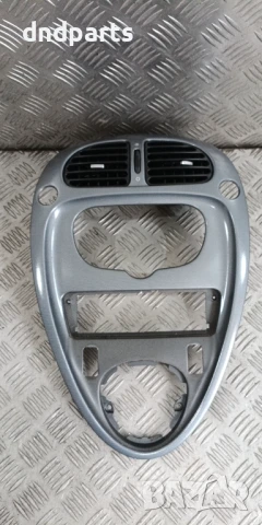 Централна конзола Citroen Xsara Picasso 1.6i 2004г.	