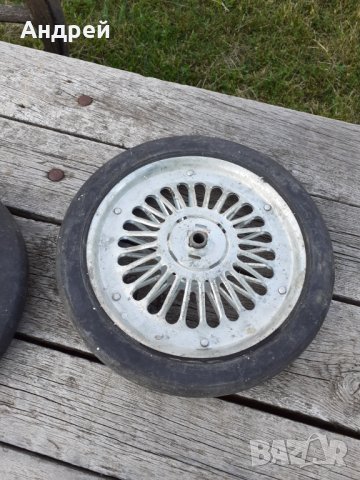 Гуми от старо детско колело, снимка 3 - Други ценни предмети - 29400322