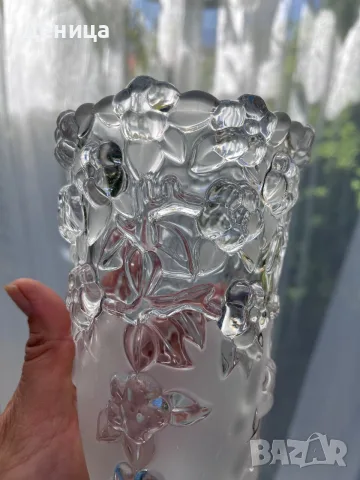 Ваза от Walther Glas от серията Carmen Satin с красив релефен  дизайн от матово и прозрачно стъкло, снимка 3 - Вази - 56218918