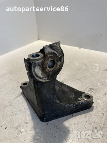 Държач/опора ляв за Subaru Outback 2.0D (2010), снимка 3 - Части - 54218093