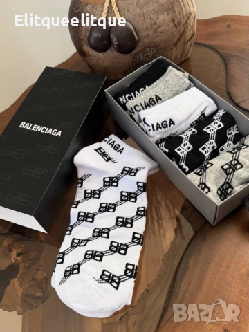 чорапи в кутия Balenciaga , снимка 2 - Дамски чорапи - 52260384